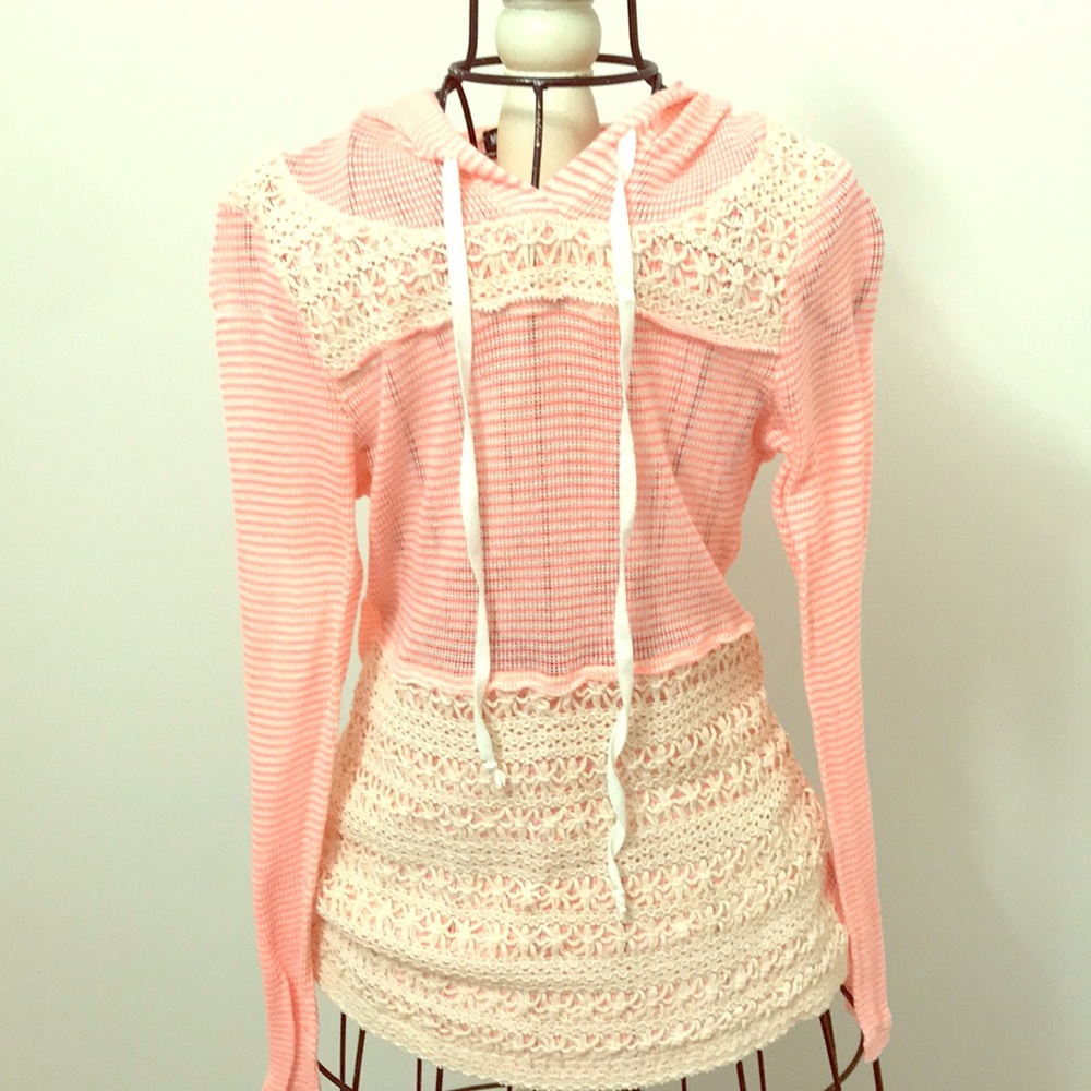 Knit Summer pullover with stitching at top& bottom